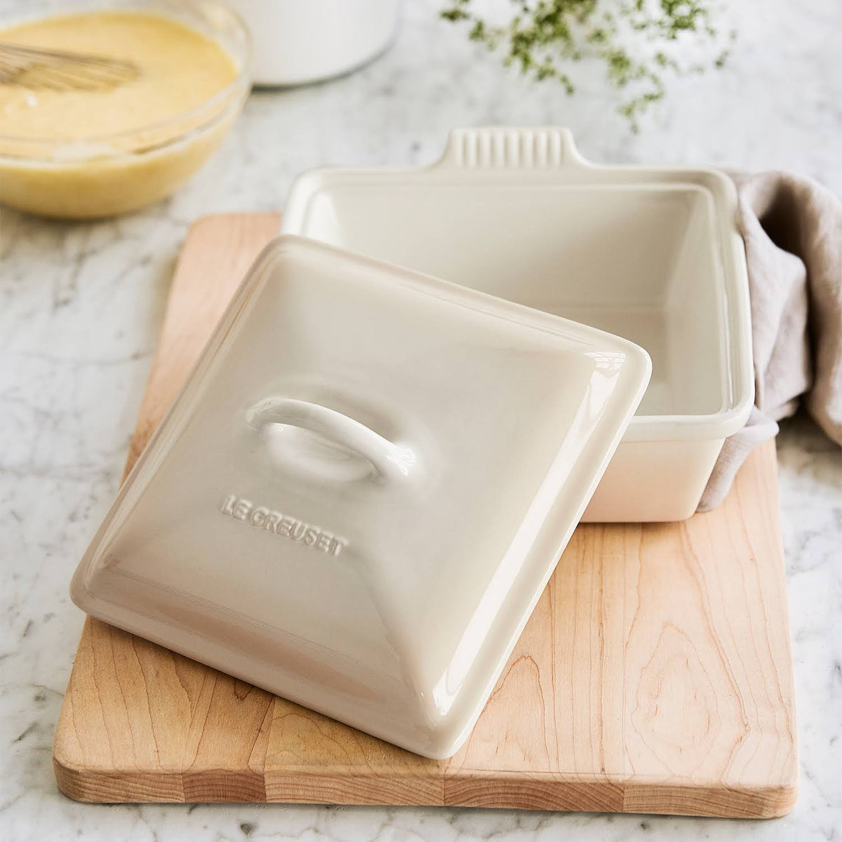 Square Covered Casserole Dish U349