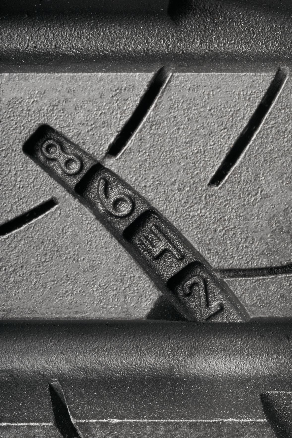 245/60R18 105H All-Season Tire Z16347
