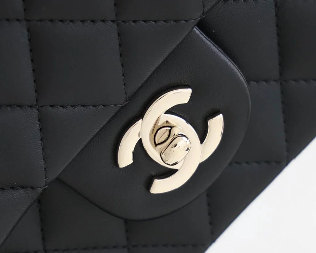 Black Mini Flapbag With Top Handle Q3023