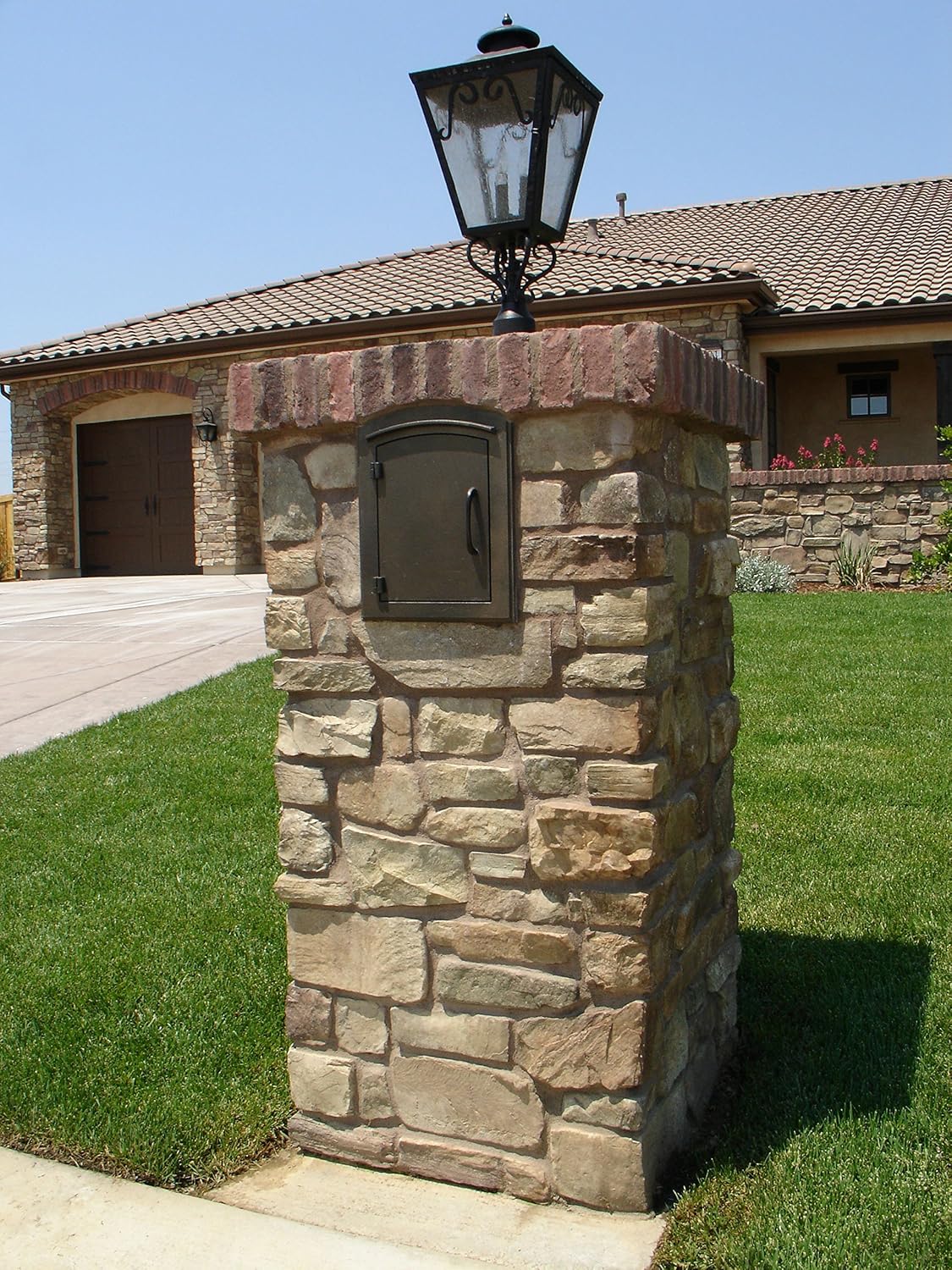 Black Column Mount Mailbox V842