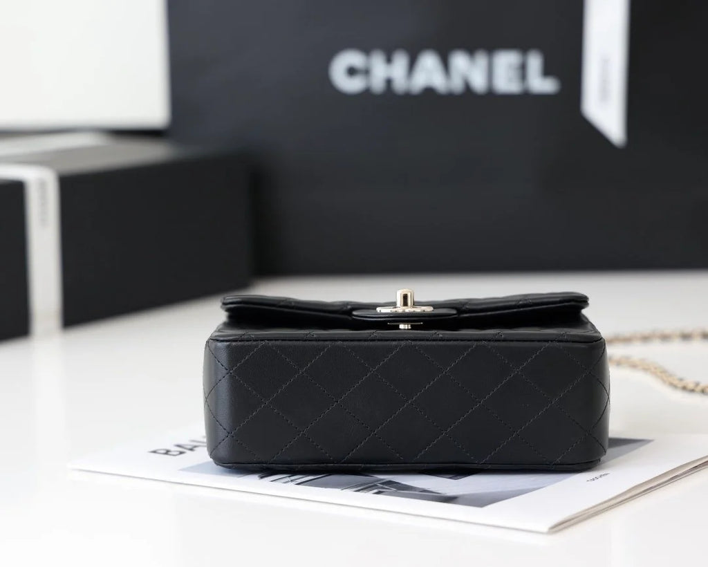 Black Mini Flapbag With Top Handle Q3023